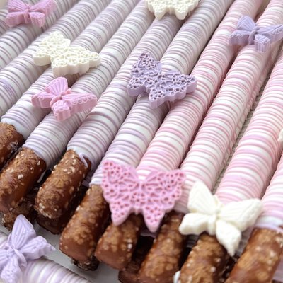 Chocolate Covered Pretzels 🥨🍫