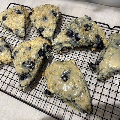 2 Blueberry Scones With Crumble And Vanilla Glaze