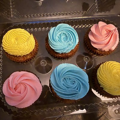 Carrot Cake Cupcake Standard Size(12)W/Buttercream 