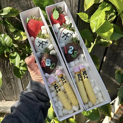 Teacher Row With 2 Pencils 