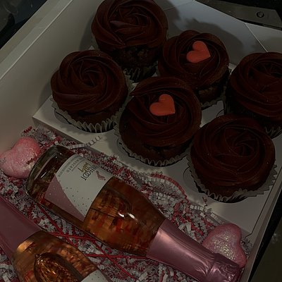 Cupcakes & Wine Box