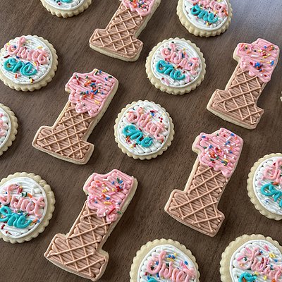 Sugar Cookies With Buttercream 