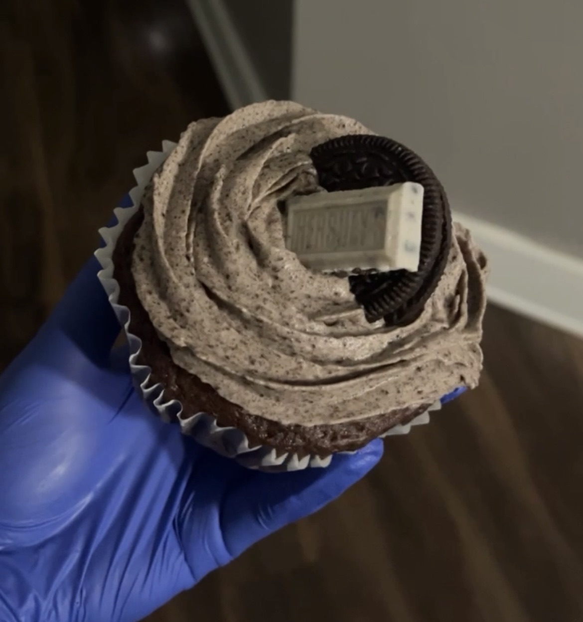 4 CT TRIPLE C JUMBO CUPCAKES🖤