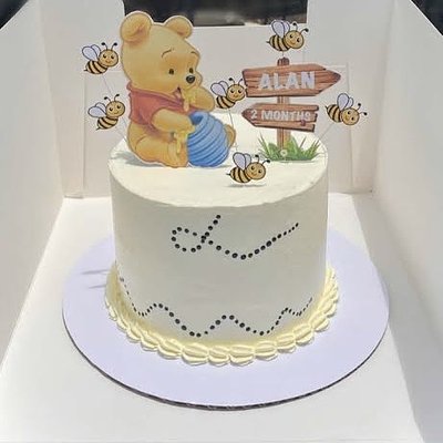Pastel Regular Relleno De Fresas De Winnie The Pooh