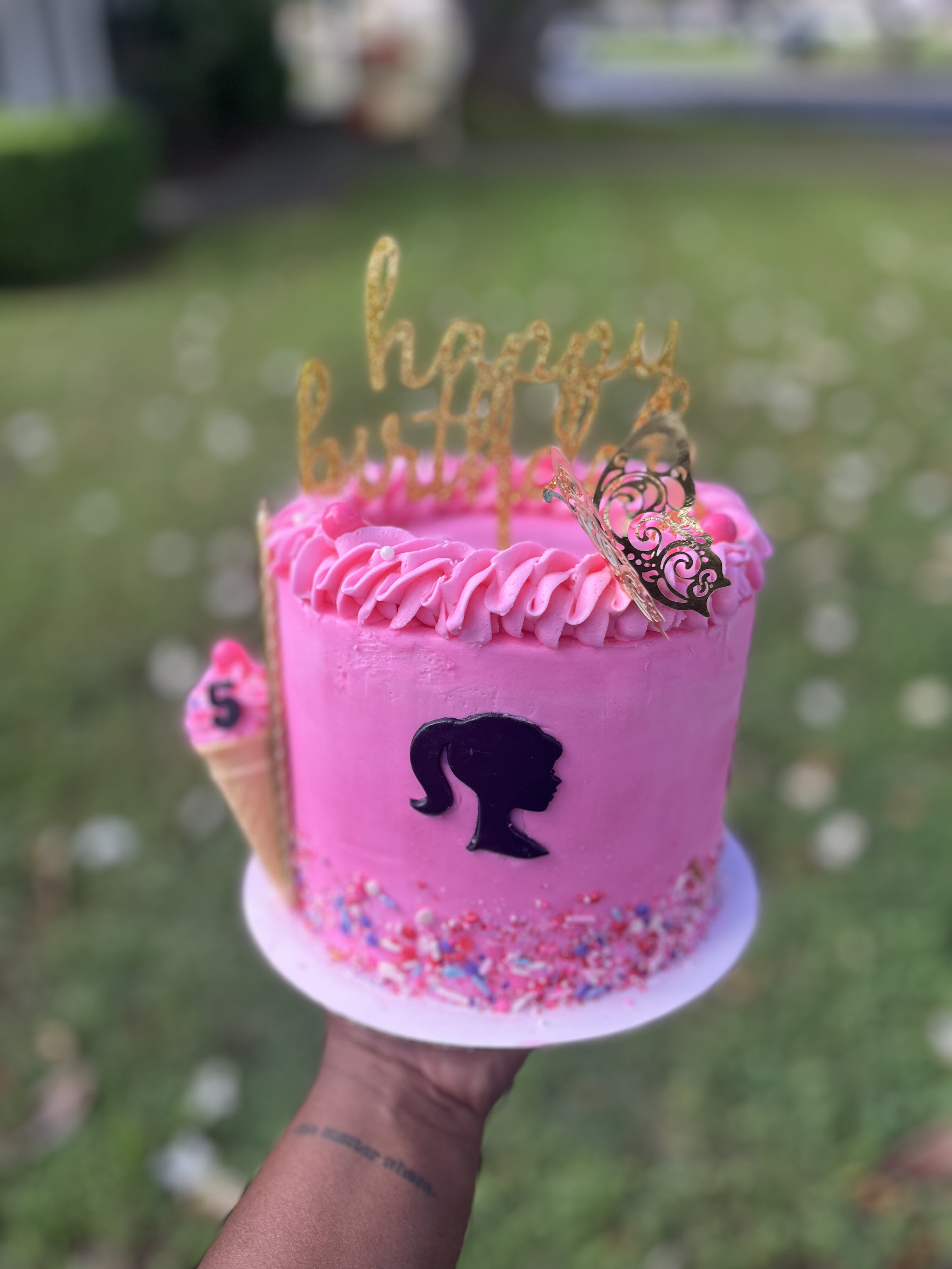 8 inch cake (Round or heart) 