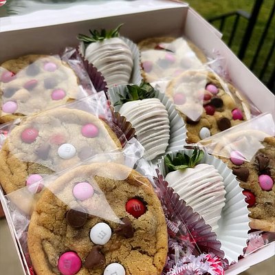  Cookie And Dipped Strawberry Box 