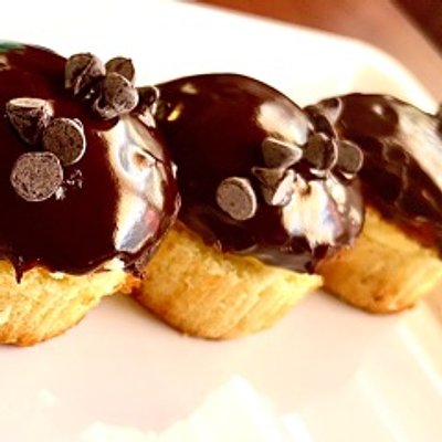 6 Boston Cream Cupcakes