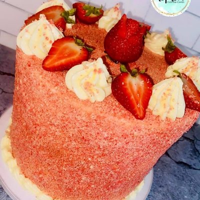 Strawberry Crunch Cake (Cheesecake)