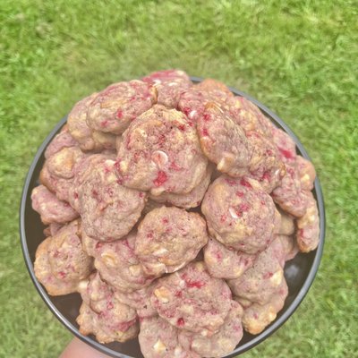 Raspberry white chocolate cookies