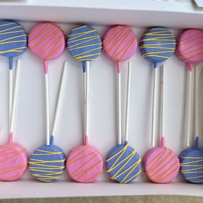 Cake Pops With Simple Drizzle