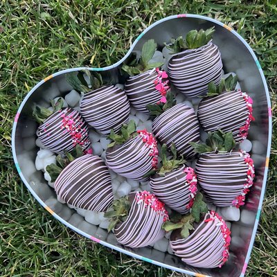 Classic Heart Tin Dozen