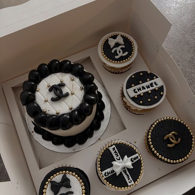 Bento Box And 5 Cupcake Set