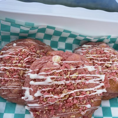 Dozen Strawberries & Cream 