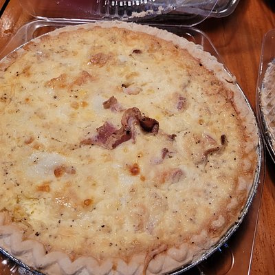 Delicious Homemade Quiche (Breakfast Pie)