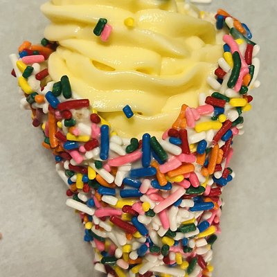 Buttercream Cake Cheesecake Cone