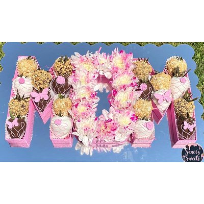 “MOM” Strawberry’s & Flowers 