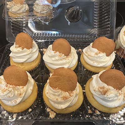 Banana Pudding Cupcakes With A Custard Filling 