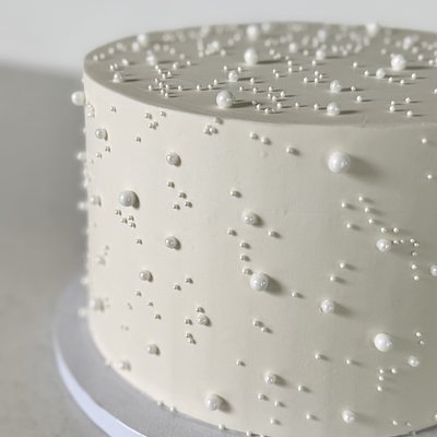 8” Two Layer Cake (serves 20-24)