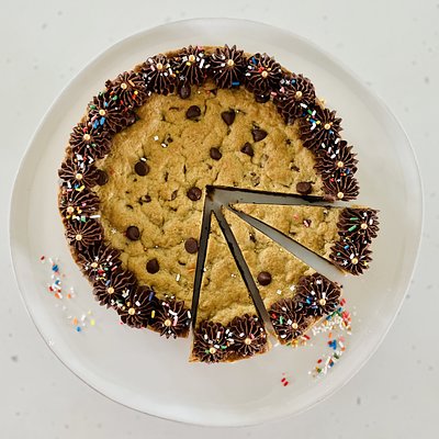 9” Chocolate Chip Cookie Cake