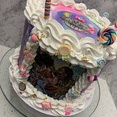 Custom Cakes 
