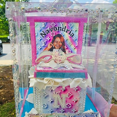 6inch 3layer Square Cake W/ Selfie Backdrop 