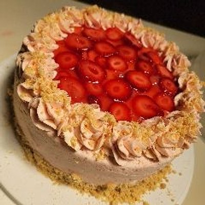 Ultimate Strawberry Cake 