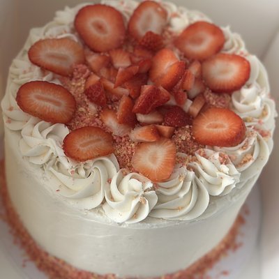 Strawberry Crunch Cake