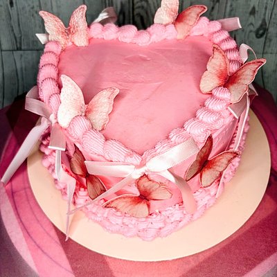 8 Inch Heart Cake 2 Layers 