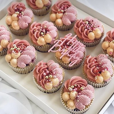 Intricate Design Cupcakes 