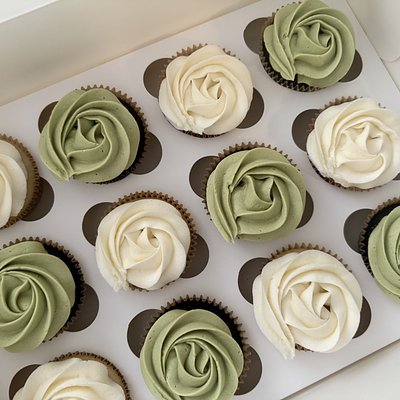 Custom Regular Size Cupcakes 