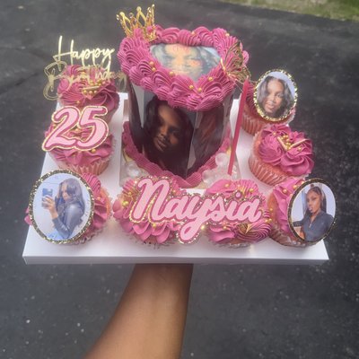 Heart Cake Box + 8 Cupcakes 