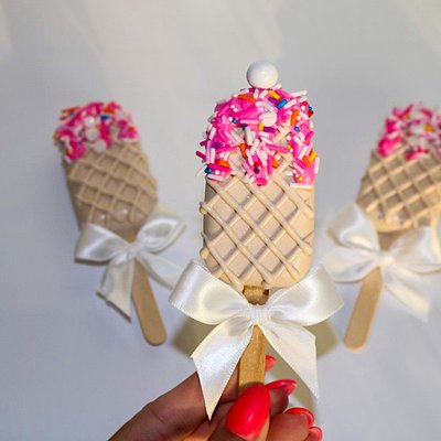 Cakesicles 