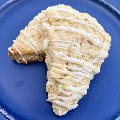 White Chocolate Almond Scones (half dozen)