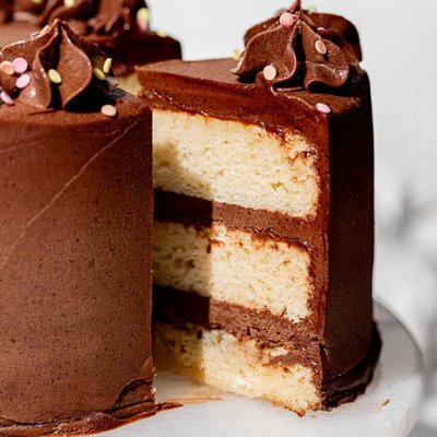 Vanilla Cake & Chocolate Buttercream 8"