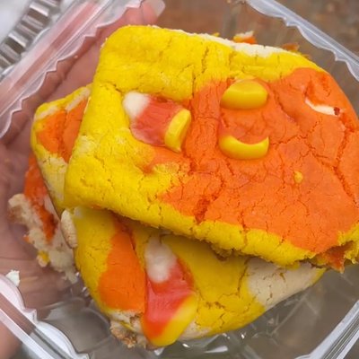 Candy corn cookie 