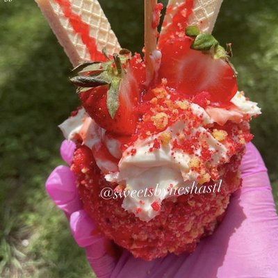 Strawberry Crunch Stuffed Cheesecake Apple (toppings Vary)