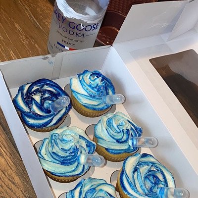 Alcohol Cupcakes (Half A Dozen)