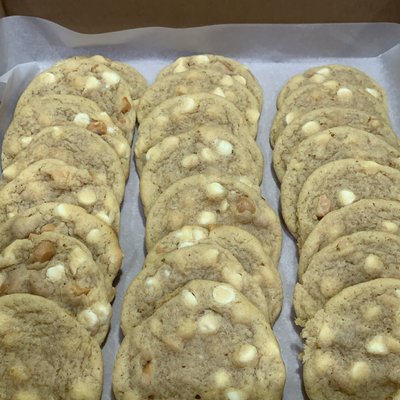 White Chocolate Macadamia Nut- 1/2 Dozen