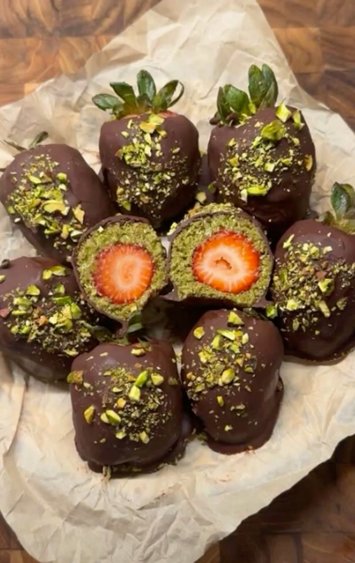 Stuffed Strawberries 🍓🍫💚