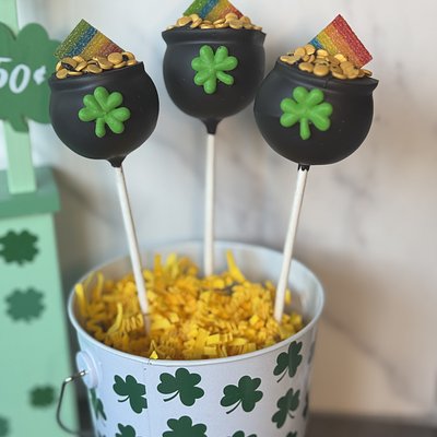 Holiday Themed Cake Pops 