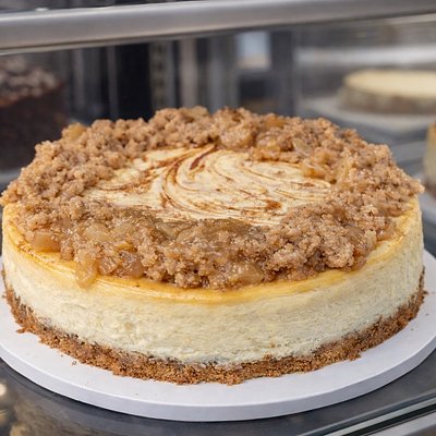 Apple Crisp Cheesecake With Cinnamon Swirl 