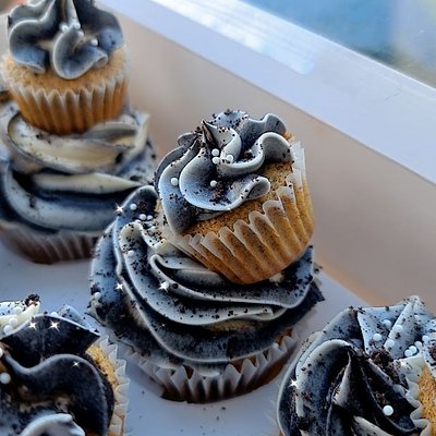 Mini Cupcakes 'on top of cupcakes' (Box of 9- See Description)