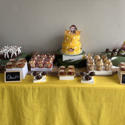 75 Guest Treat Table