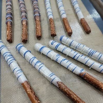 Dipped Pretzel Rods, Basic Decoration. 1 Dozen. Individual Packaging. Fondant Deco Extra.
