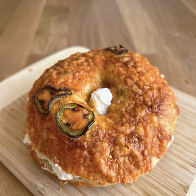 Jalepeno Cheddar bagels (4)