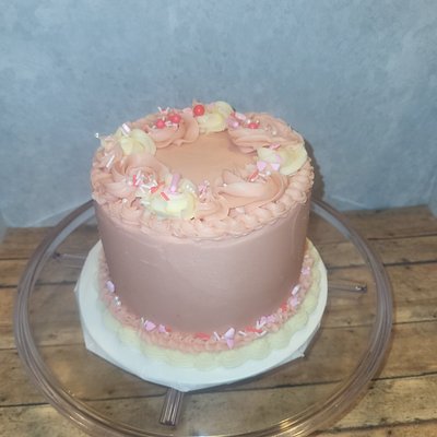 Strawberries And Champagne Cake