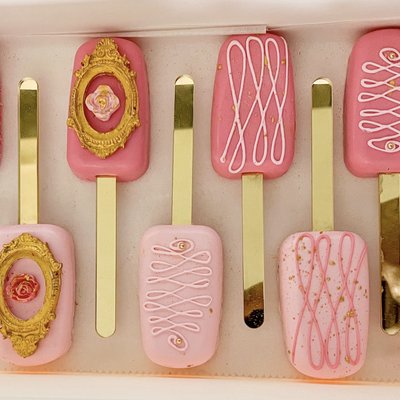 Cakesickles