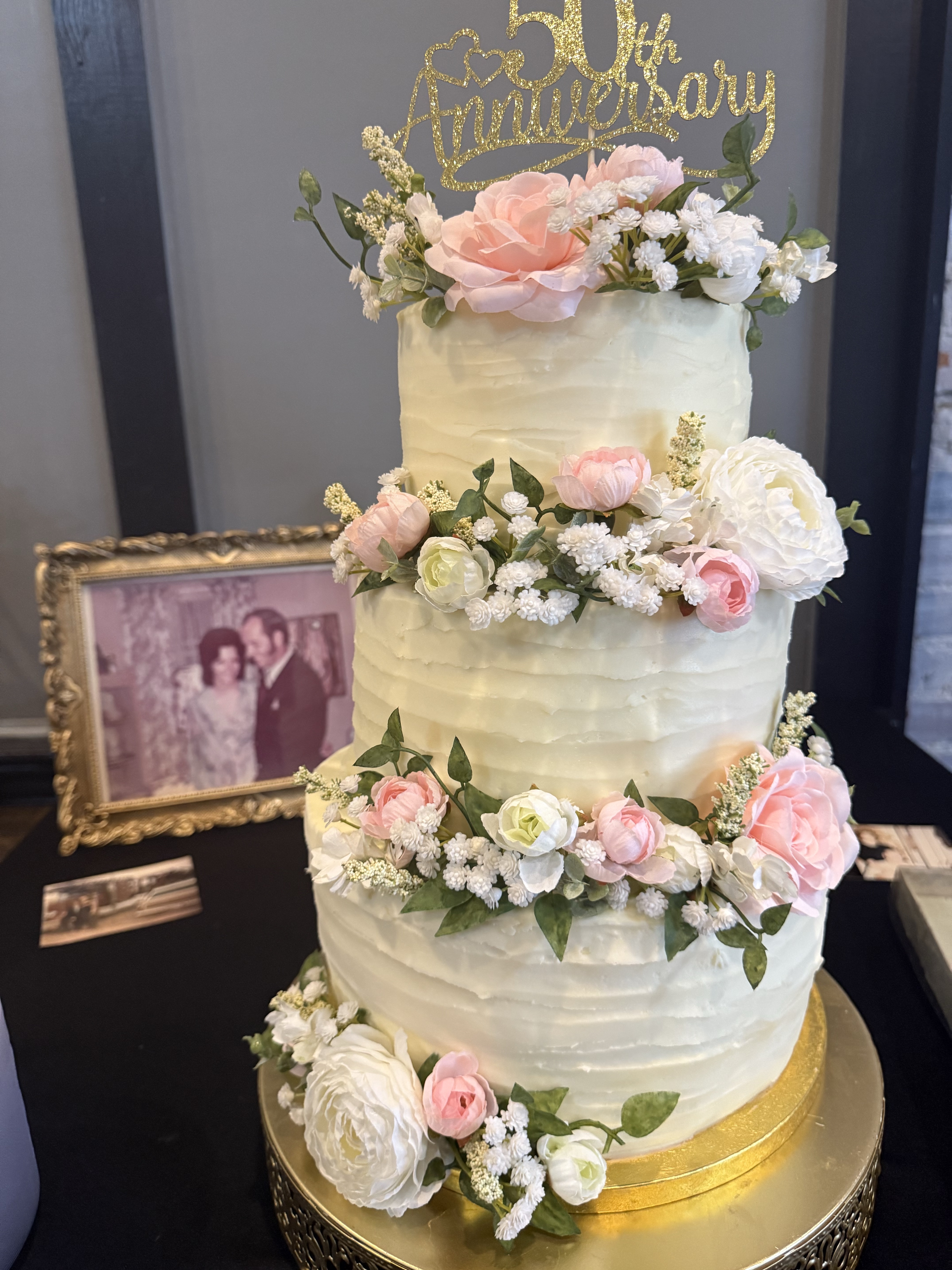 Three Tiered Cakes (Servings Based On Size) 