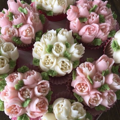 12 Rose (filled cupcakes) Also Comes In 4 And 6 Packs
