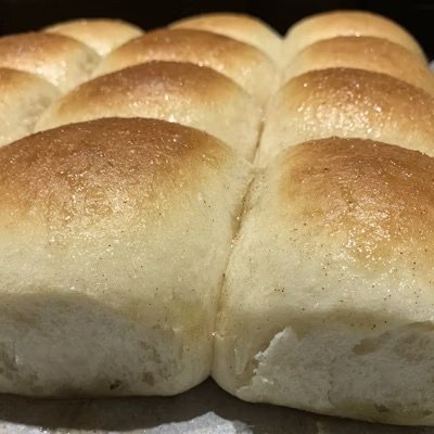 Sweet Yeast Dinner Rolls